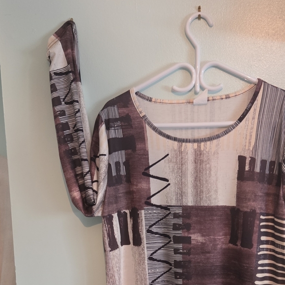 Long Sleeve Abstract Pattern Dress - Picture 4 of 5